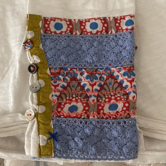 Anthropologie top with lace trim on the sleeves - Picture 4 of 4